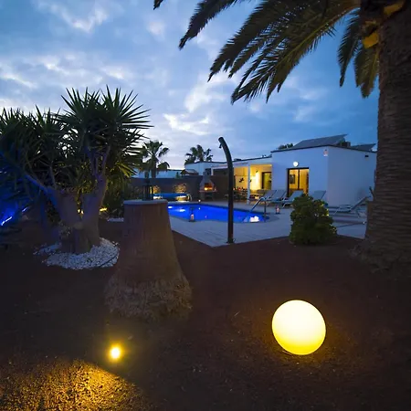 Extraordinary 3 Bedrooms Naraku Spacious Sun Terrace Outdoor Pool, Hot Tub And Bbq Playa Blanca