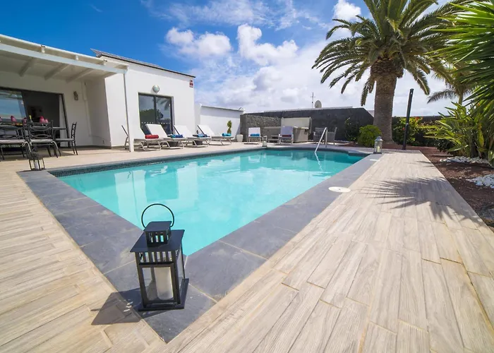 Extraordinary 3 Bedrooms Naraku Spacious Villa